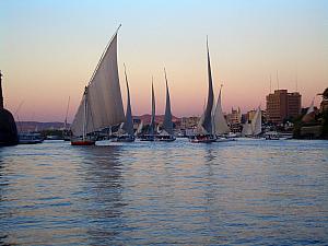 Many feluccas are on the river now, as we head back to our hotel for the evening. Beautiful!