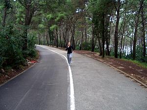 Kelly running along the tree-lined path in Marjan hill.