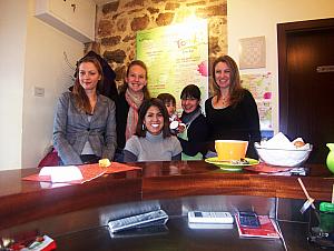 Kelly's lunch party with some of her friends at Tonik Juice Bar. From left to right: Milda, Kelly, Elisa, Beli (the toddler), Ivana, Paula.