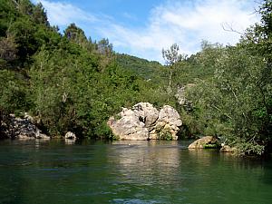 Rafting through Cetina River 