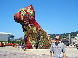 This giant flower dog was only meant to be a temporary exhibition celebrating the opening of the museum, but everyone liked it so much they decided to keep it as a permanent installation.