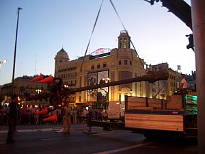 La Noche en Blanco - setting up some upside down lightpost display