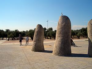 Parque Juan Carlos - it's a hand!!