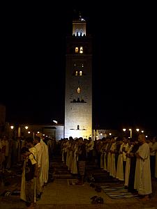 Our holiday took place during Ramadan. Here you see hundreds of men in the final prayer of the day, at about 10pm.