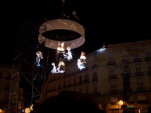 Pedaleando Hacia El Cielo (Pedaling Towards Heaven): acrobatic and musical performance at Plaza Del Sol
