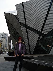 Kelly in front of the Royal Ontario Museum