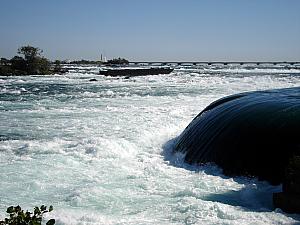 The Niagara river violently flowing a bit upriver from th efalls