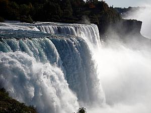 Now, visiting the falls from the American side of the river. You can get quite close to them! But you can only ever see the American Falls, never getting a proper view the Horseshoe Falls.