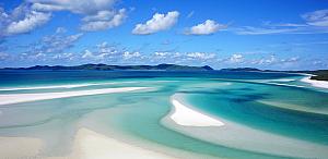 Beautiful Scenic view from atop Hill Inlet, looking down on Whitehaven Beach