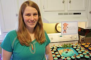 Sara showing off the birthday cake she made for her daughter Cardin's third birhtday