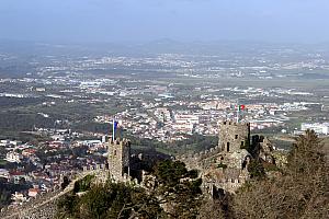 At the highest point of the cstle ruins, looking back towards Sintra