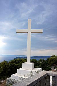 Kelly and I hiked our way to the highest point in Marjan Hill and found a new addition - a big cross