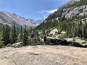 Hiking to Mills and Jewel lakes